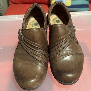 Brown leather shoes with chunky heel 7W Earth Origins